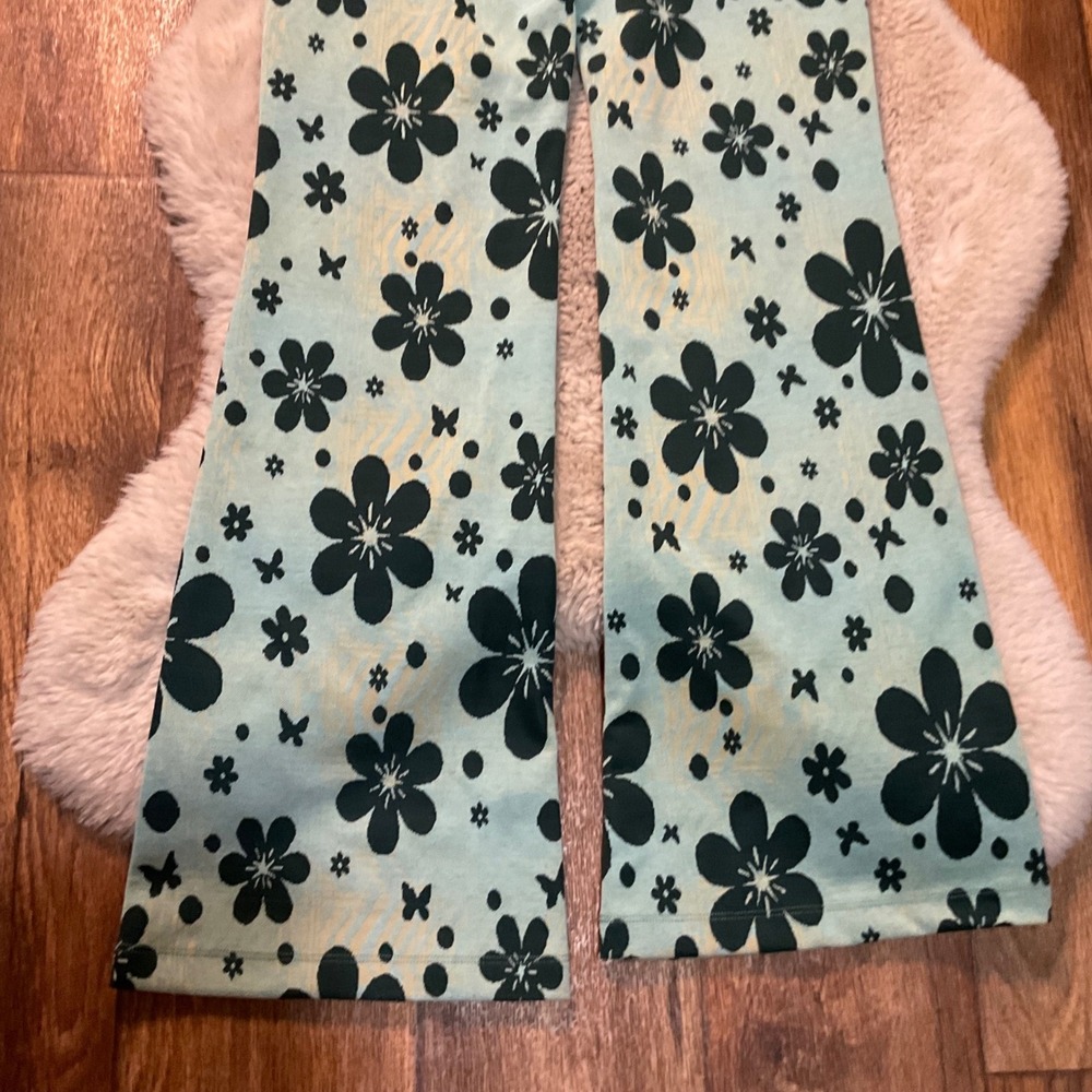 Urban Outfitters Pants Size Medium Retro Flare Bryan Flower Power Soft Green - Picture 10 of 10